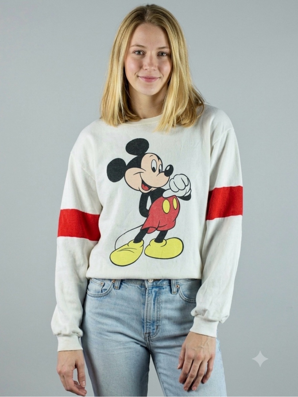 Vintage 90s White Mickey Mouse sweatshirt XL
Graphic Sweater